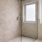 Modern Royal Lejlighed *