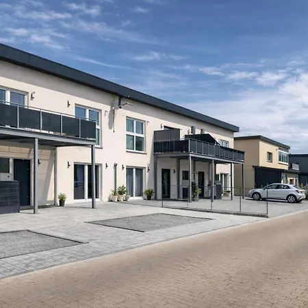 Modern Royal Daire