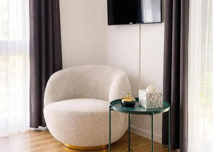Modern Royal *